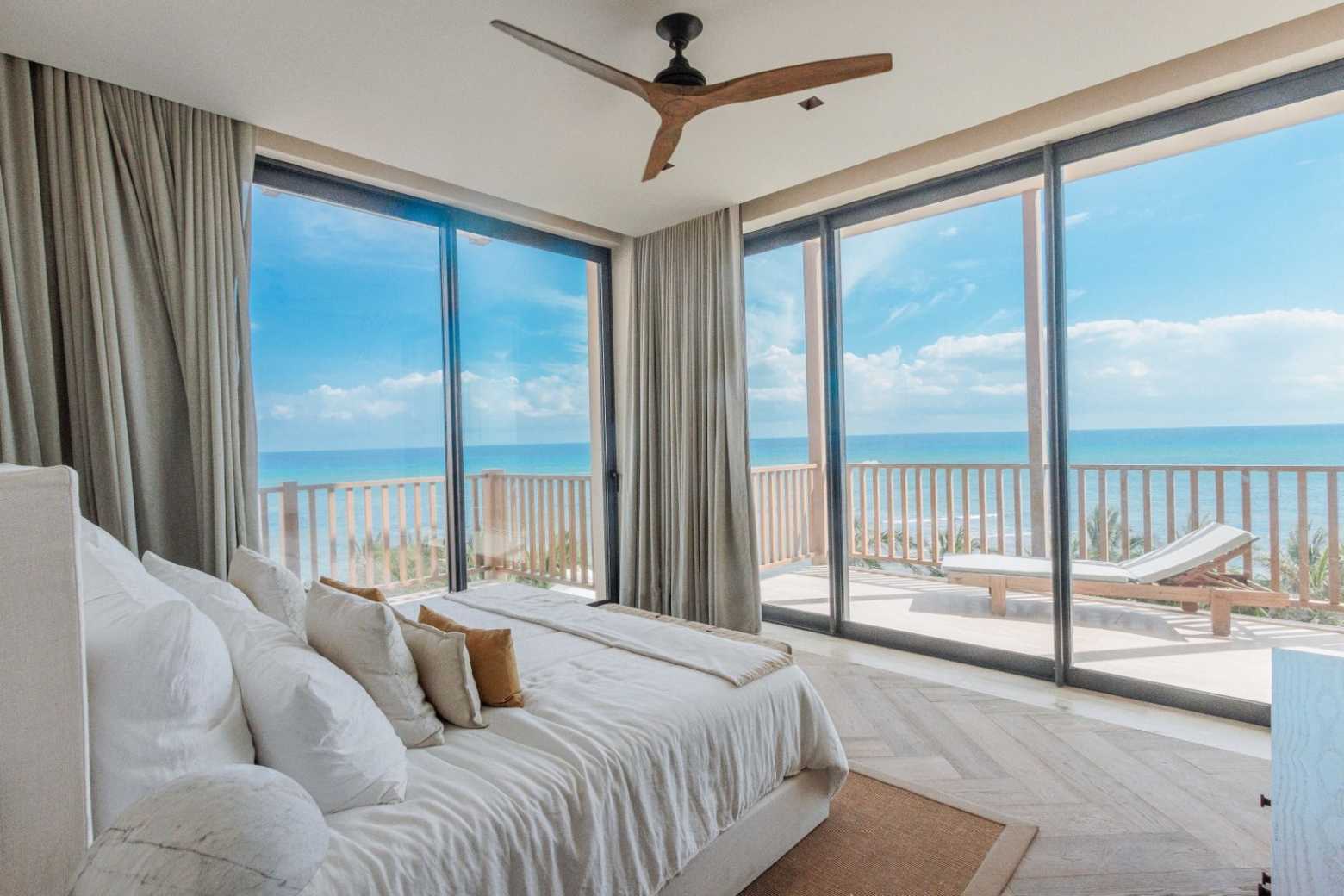 Exquisite 6-bedroom Beachfront Pentgarden