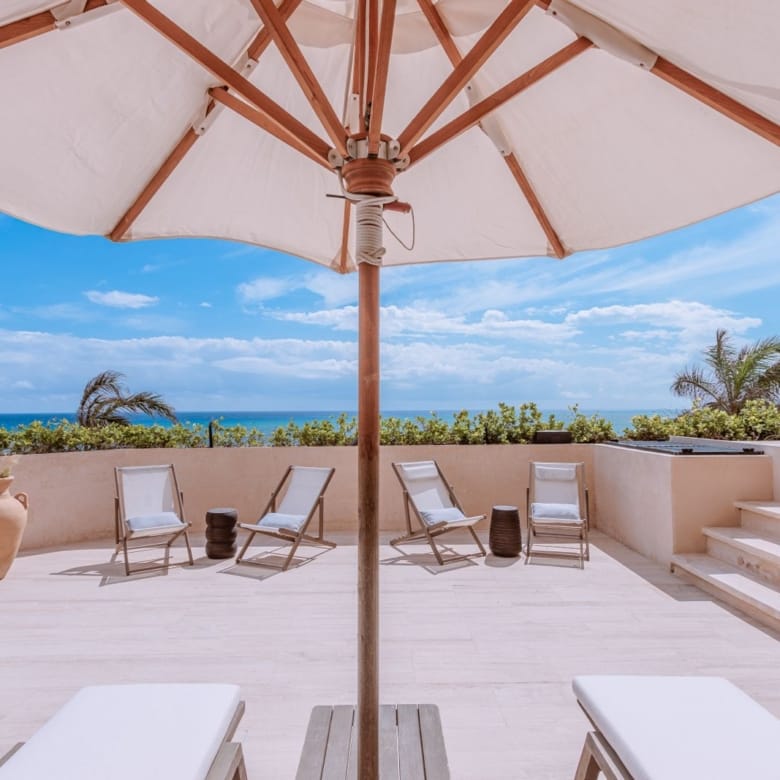 Exquisite 6-bedroom Beachfront Pentgarden