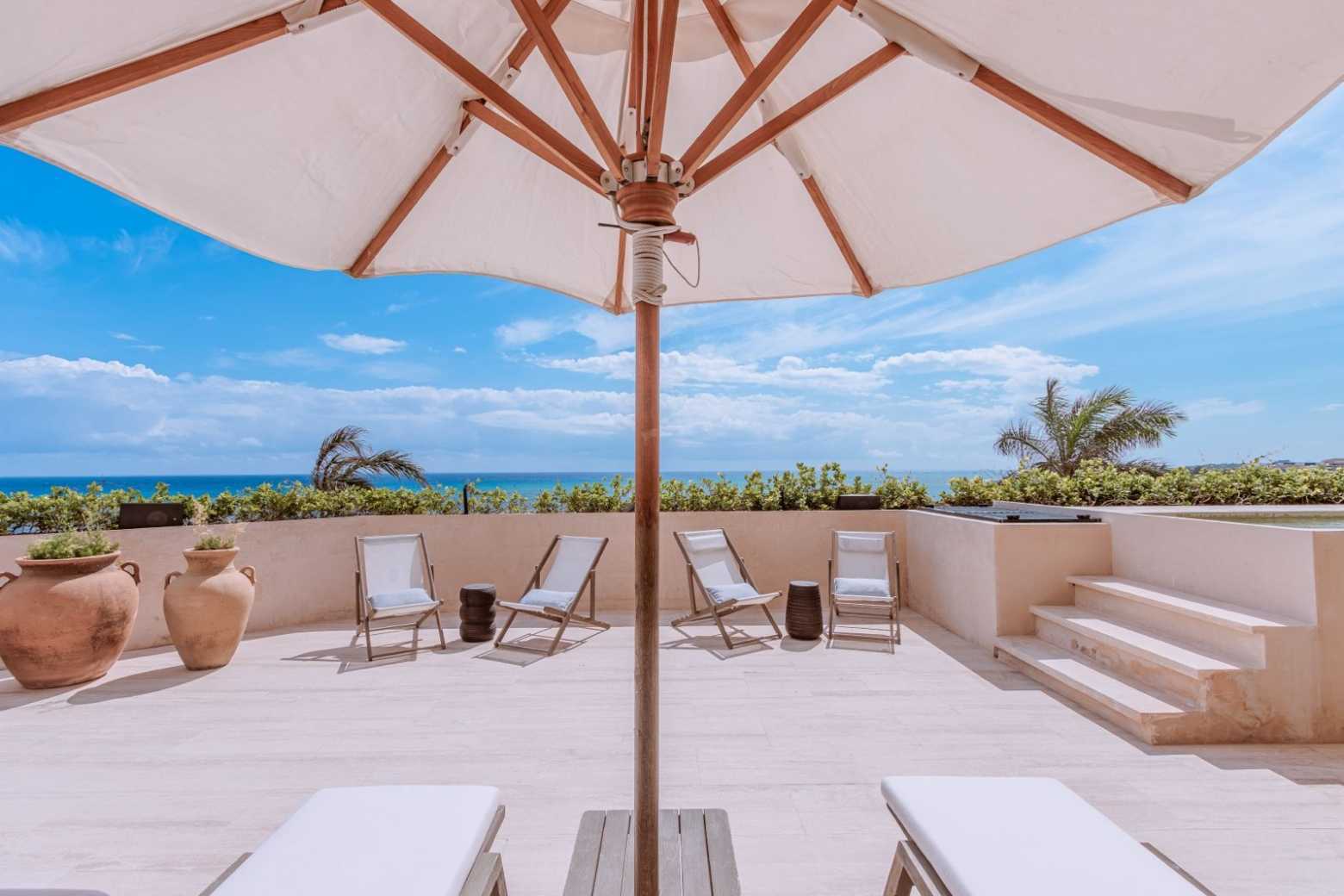 Exquisite 6-bedroom Beachfront Pentgarden