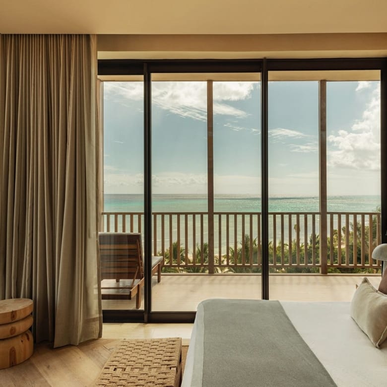 Exquisite 6-bedroom Beachfront Pentgarden