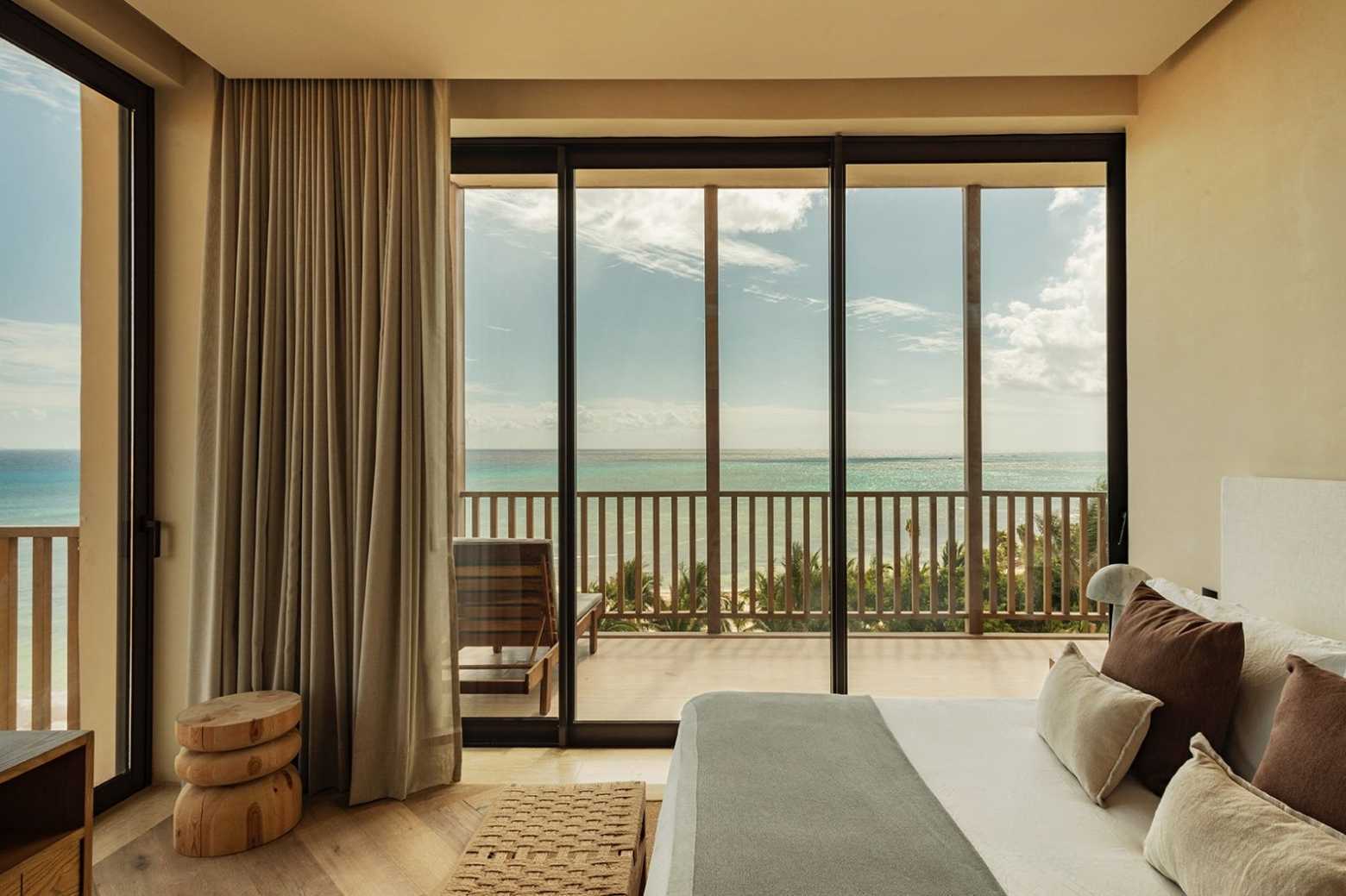Exquisite 6-bedroom Beachfront Pentgarden