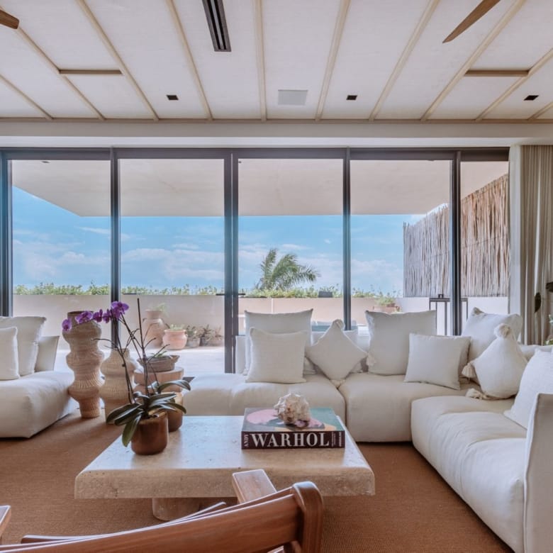 Exquisite 6-bedroom Beachfront Pentgarden