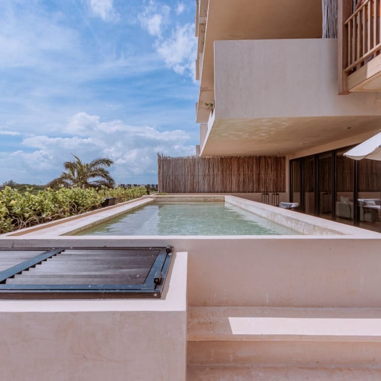 Exquisite 6-bedroom Beachfront Pentgarden