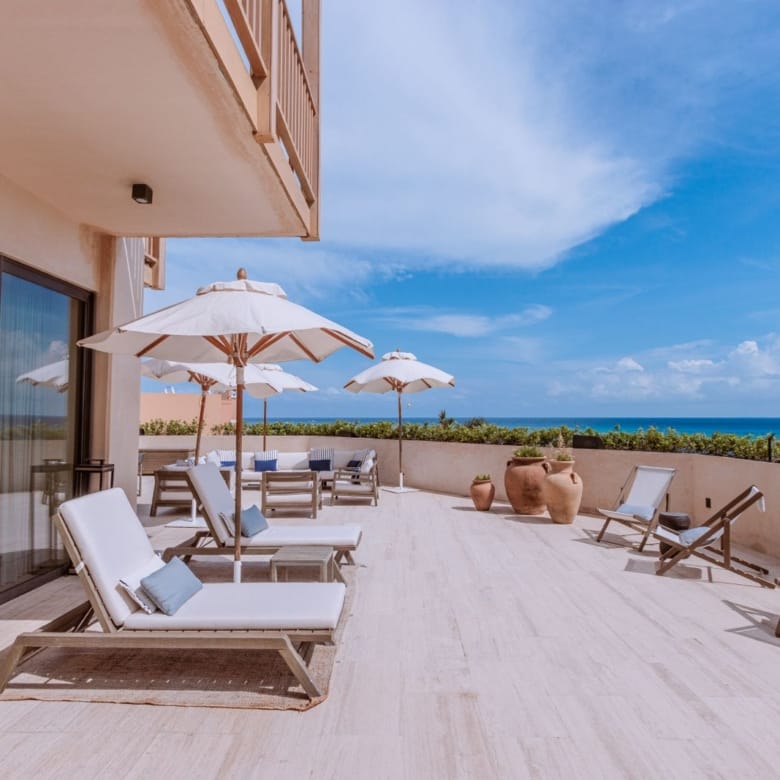 Exquisite 6-bedroom Beachfront Pentgarden