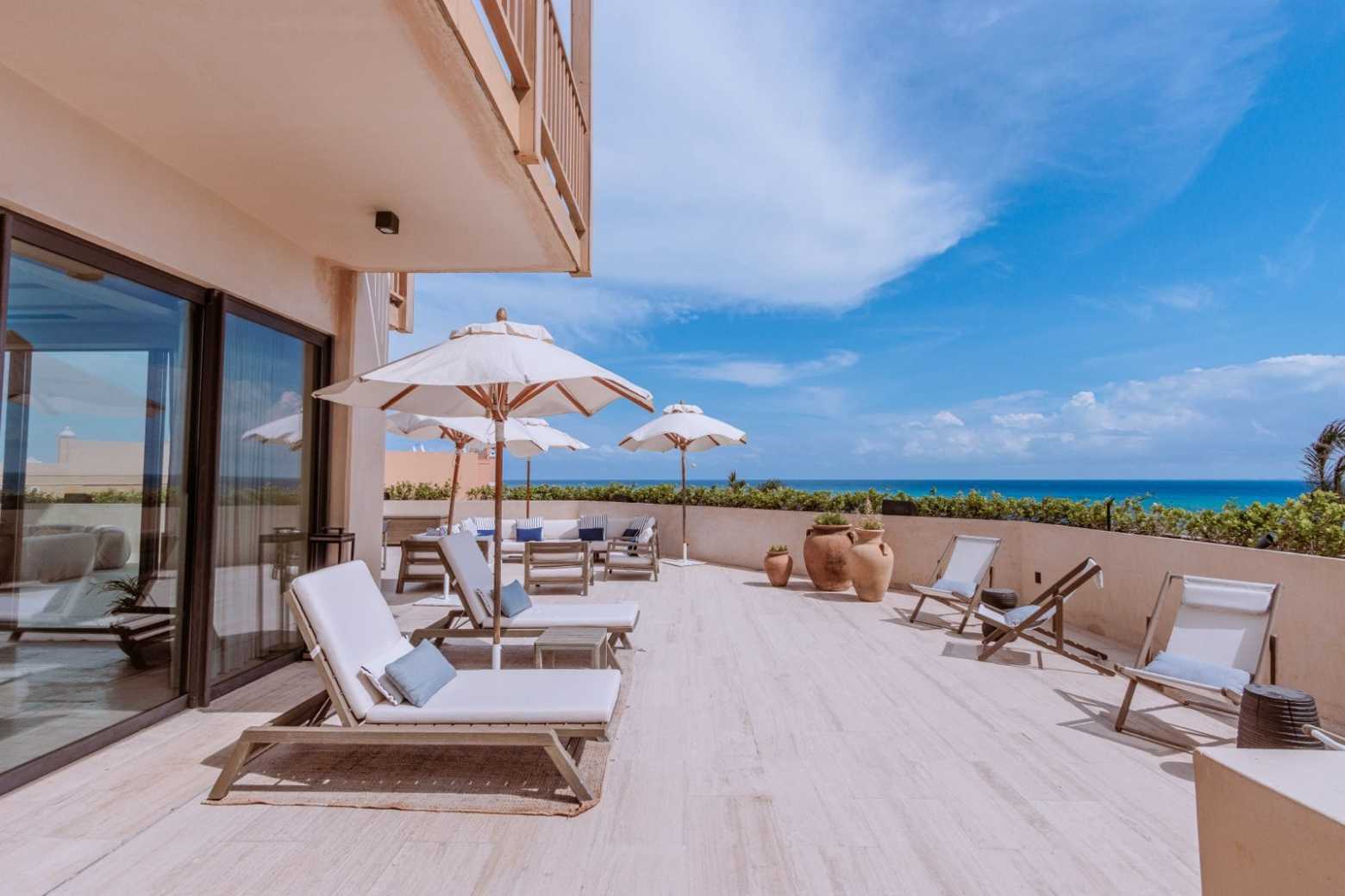 Exquisite 6-bedroom Beachfront Pentgarden