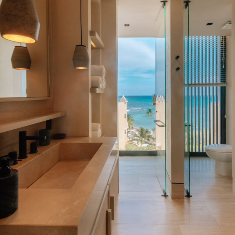 Exquisite 6-bedroom Beachfront Pentgarden