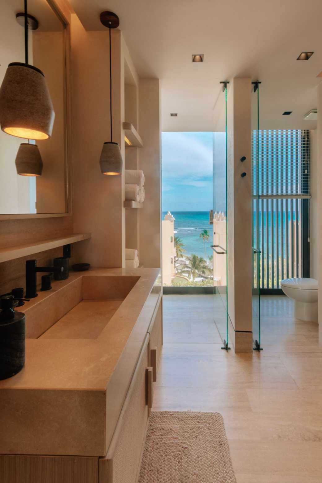 Exquisite 6-bedroom Beachfront Pentgarden