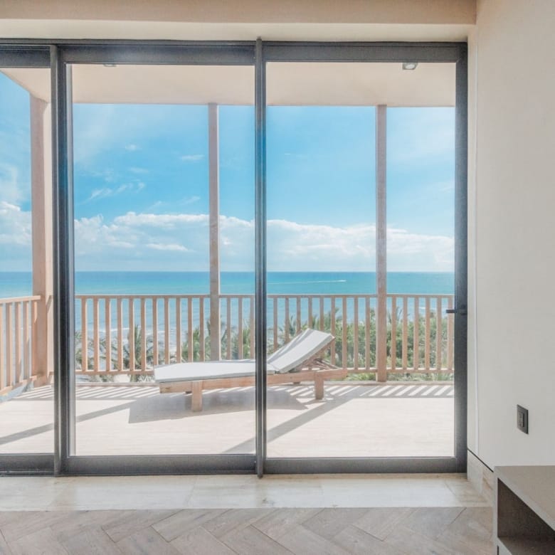 Exquisite 6-bedroom Beachfront Pentgarden