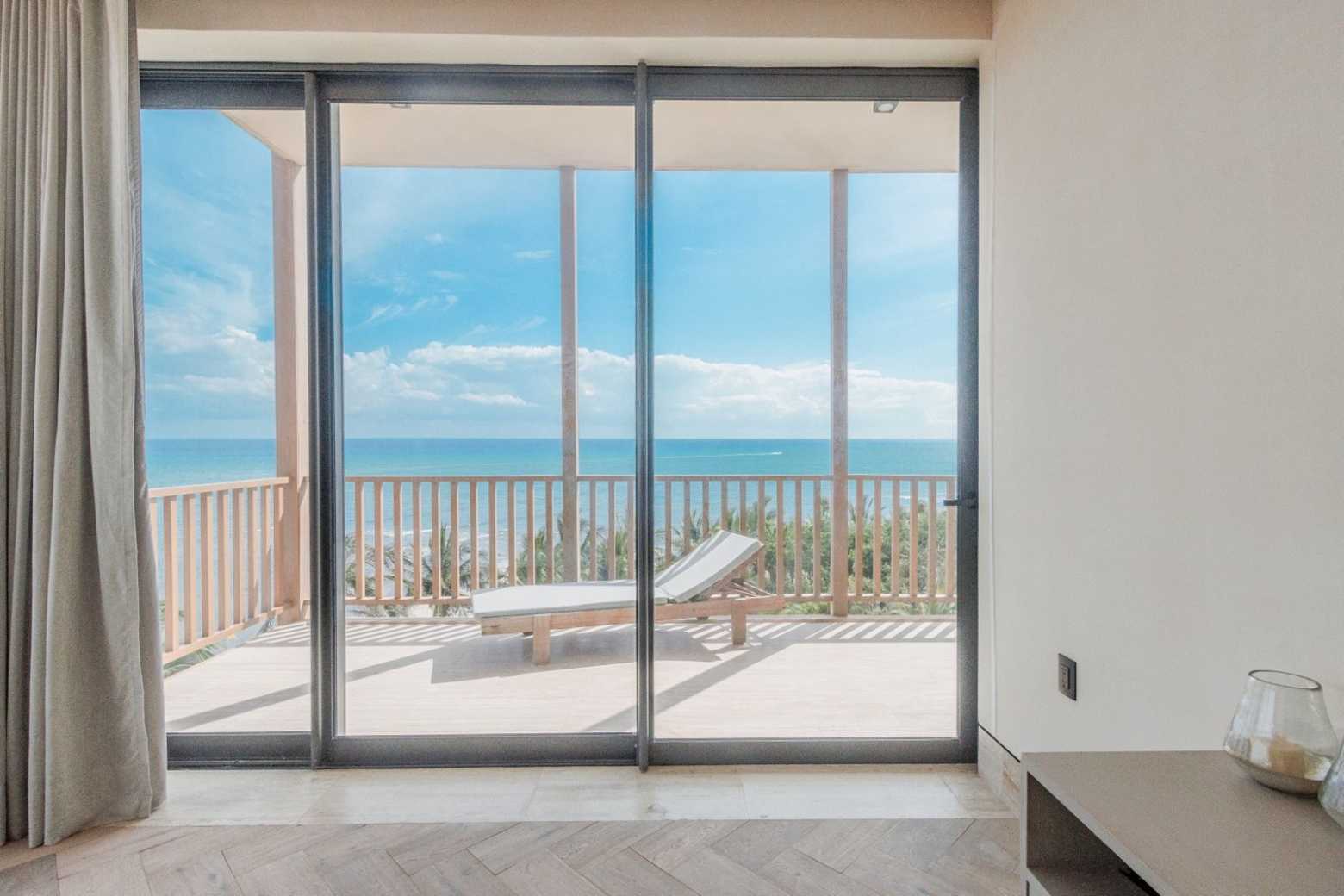 Exquisite 6-bedroom Beachfront Pentgarden
