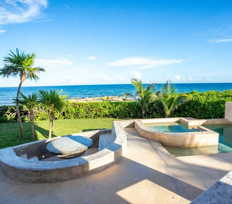 Beachfront 8-Bedroom Villa in Akumal, Punta Sur