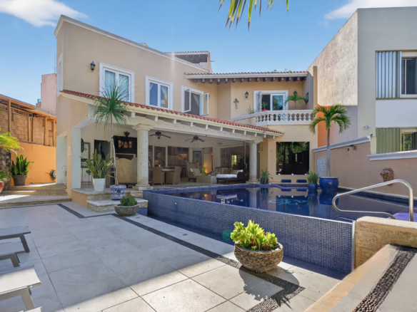 Three-story golf villa in Puerto Aventuras, Riviera Maya