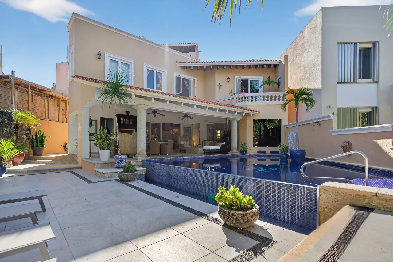 Three-story golf villa in Puerto Aventuras, Riviera Maya