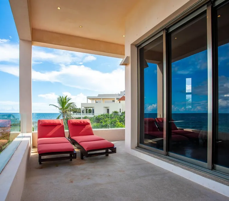 Beachfront 8-Bedroom Villa in Akumal, Punta Sur