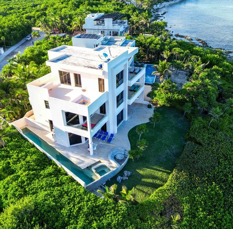 Beachfront 8-Bedroom Villa in Akumal, Punta Sur