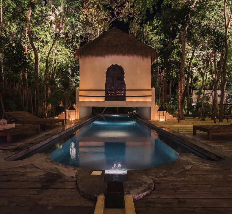 Ambre et Epices — 8-Bedroom Villa in La Veleta, Tulum