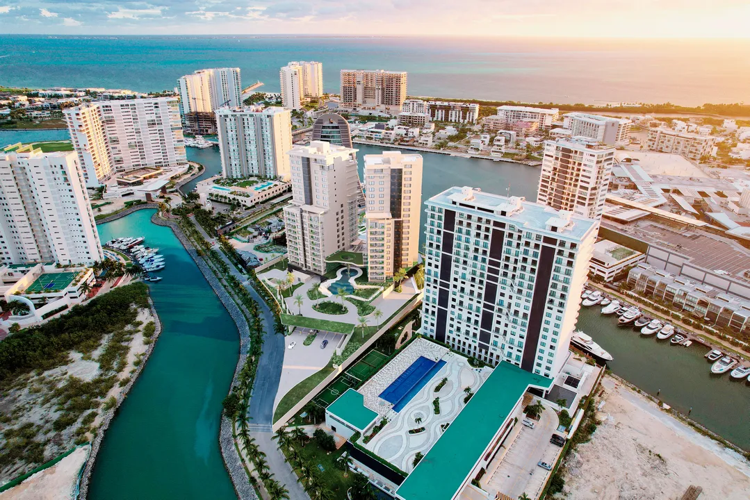 Velmari: 2, 3 & 4 Bedroom Condos in Puerto Cancún