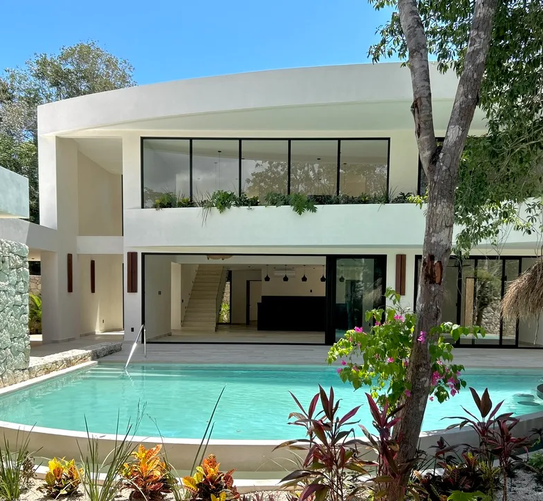 4-Bedroom Villa for sale in Tulum with Pool and Cinema