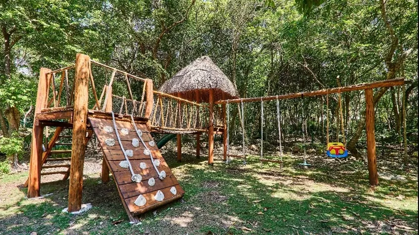 4–Bedroom Villa with Rooftop Pool in Selvamar, Playa del Carmen