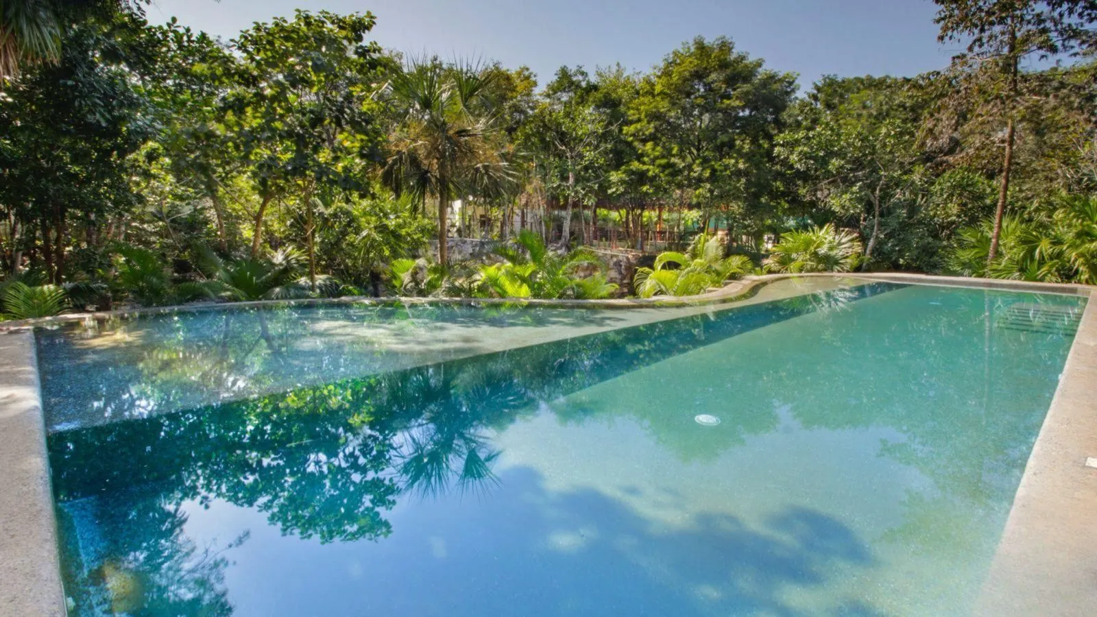 Casa Bosques de Bambú: 4–Bedroom Villa with Private Pool, Jacuzzi, Playa del Carmen