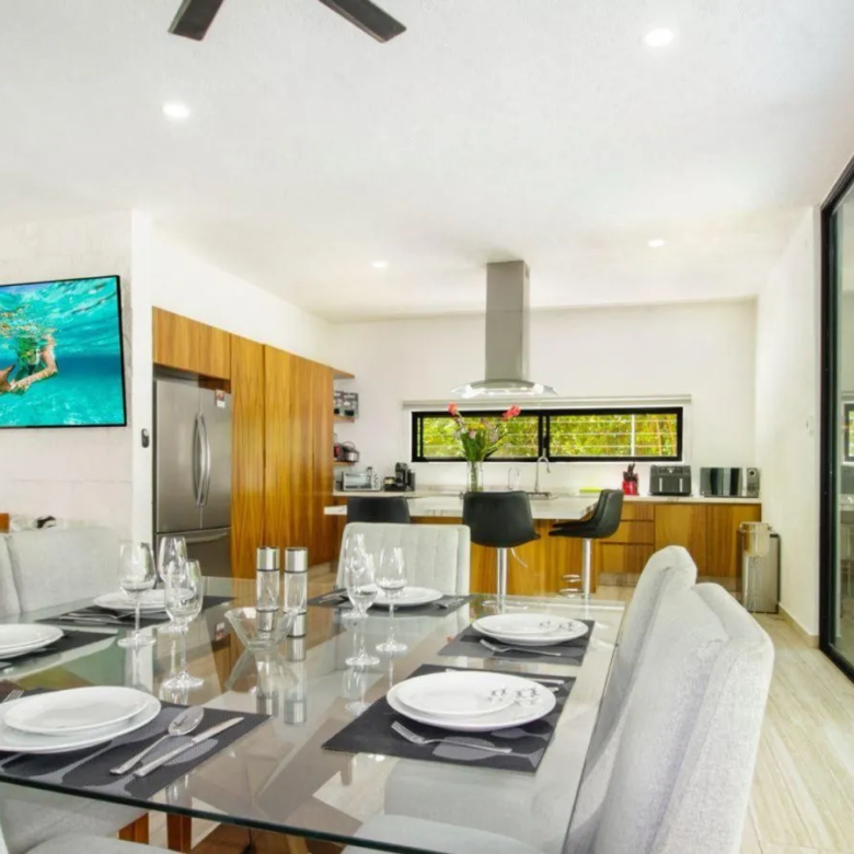 Casa Bosques de Bambú: 4–Bedroom Villa with Private Pool, Jacuzzi, Playa del Carmen